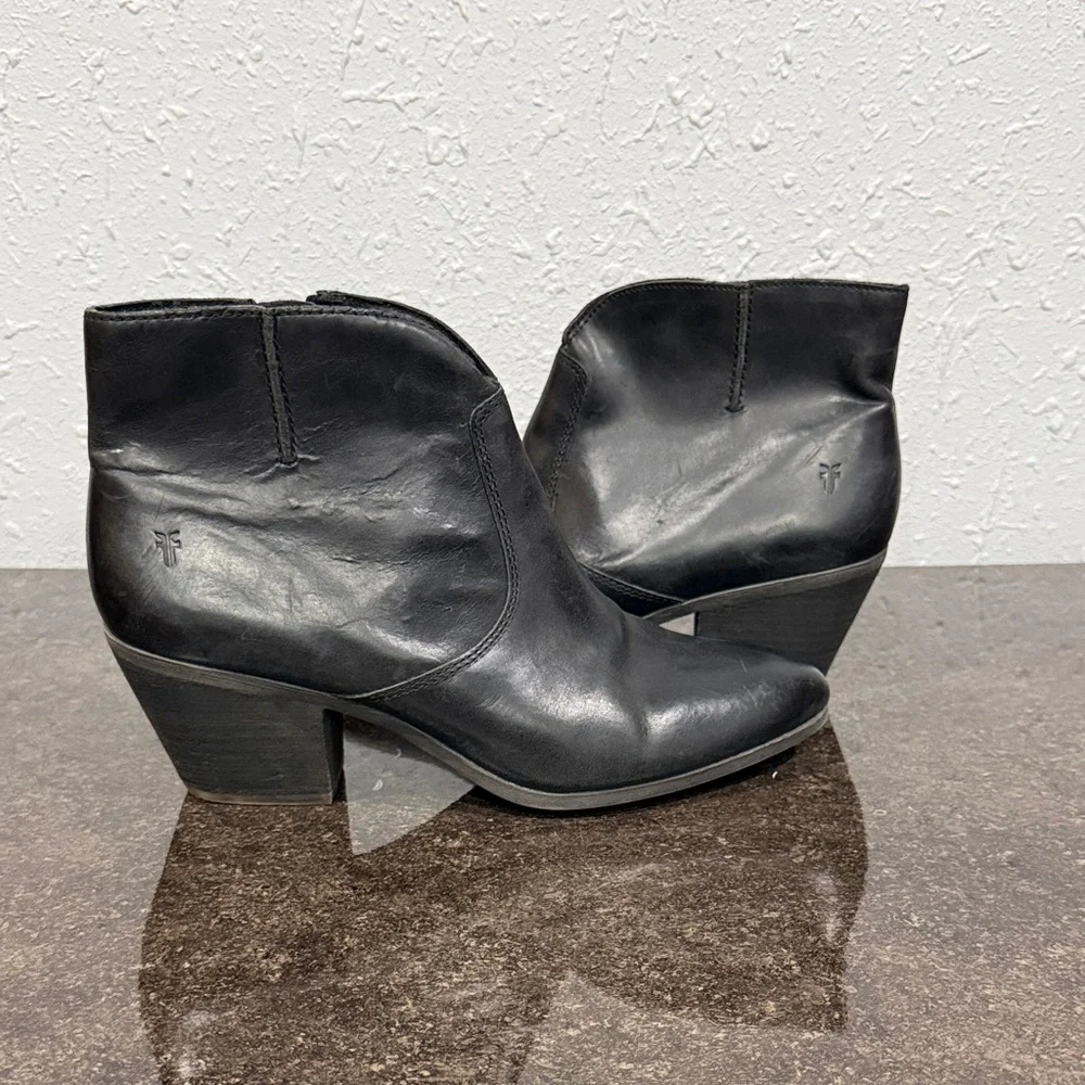 Frye Jennifer‎ Distressed Black Leather Ankle Boots Size 10